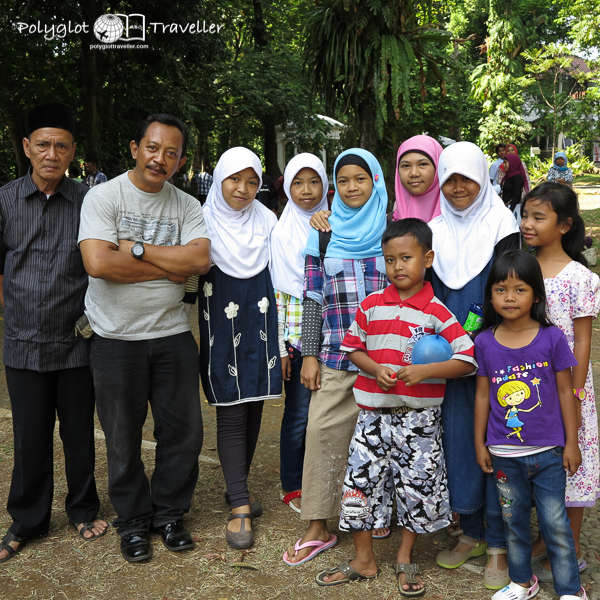Zehnköpfige indonesische Großfamilie